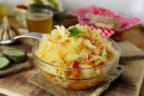 4 рецепта квашеной капусты. Квашеная капуста в банке – 8 рецептов хрустящей и сочной капусты
