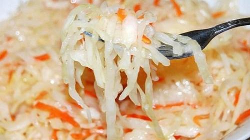 Квашеная капуста с чесноком и уксусом. Рецепты маринованной капусты быстрого приготовления с чесноком и горячим рассолом