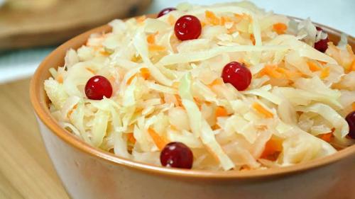Квашеная капуста с чесноком и уксусом. Рецепты маринованной капусты быстрого приготовления с чесноком и горячим рассолом