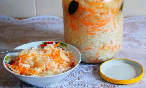 Капуста квашеная с уксусом и сахаром. Квашеная капуста быстрого приготовления в банке
