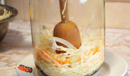 Капуста квашеная с уксусом и сахаром. Квашеная капуста быстрого приготовления в банке