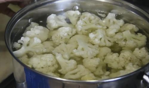 Можно ли использовать капусту цветную в остром маринаде в салатах. Деликатесный салат из цветной капусты с помидорами и болгарским перцем — самый вкусный рецепт