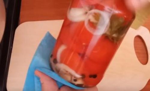 Маринованные помидоры половинками на зиму без стерилизации. Как закрыть помидоры половинками без стерилизации на зиму 07 Маринованные помидоры половинками на зиму без стерилизации. Как закрыть помидоры половинками без стерилизации на зиму 07