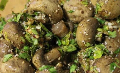 Как правильно замариновать грибы. Как приготовить маринованные шампиньоны по-корейски дома?