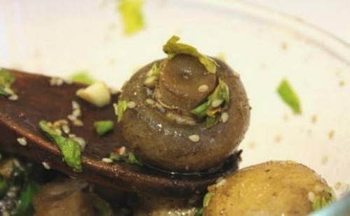 Как правильно замариновать грибы. Как приготовить маринованные шампиньоны по-корейски дома?