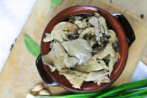 Как приготовить вешенки на зиму. Грибы вешенки — заготовки на зиму в банках, заморозка и сушка: лучшие рецепты. Очень вкусный рецепт маринованных грибов вешенок быстрого приготовления, по-корейски, с чесноком, жареных на зиму