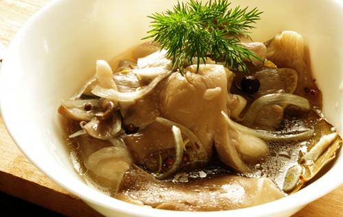 Как приготовить вешенки на зиму. Грибы вешенки — заготовки на зиму в банках, заморозка и сушка: лучшие рецепты. Очень вкусный рецепт маринованных грибов вешенок быстрого приготовления, по-корейски, с чесноком, жареных на зиму