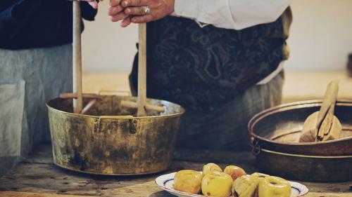 Какие полезные свойства фруктовой пастилы делают её популярной. Чем же так хороша самая полезная сладость — пастила?