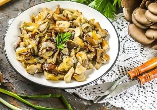Жареные вешенки. Вешенки с луком, жареные на сковороде — 6 вкусных рецептов