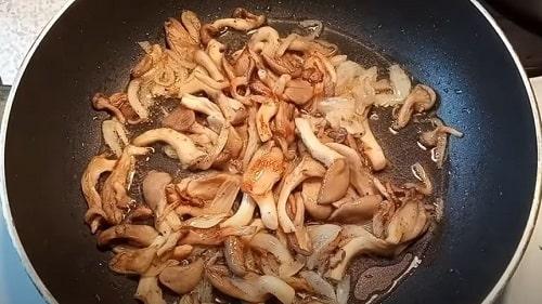 Жареные вешенки. Вешенки с луком, жареные на сковороде — 6 вкусных рецептов