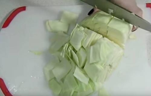 Квашеная капуста в банке с рассолом. Соленая капуста в рассоле кусочками в банках (получается очень вкусная и хрустящая)