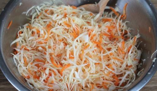 Квашеная капуста быстрого приготовления хрустящая и сочная. Вкусная квашеная капуста быстрого приготовления