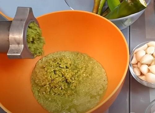 Аджика абхазская сырая. Абхазская аджика — классические домашние рецепты острой приправы