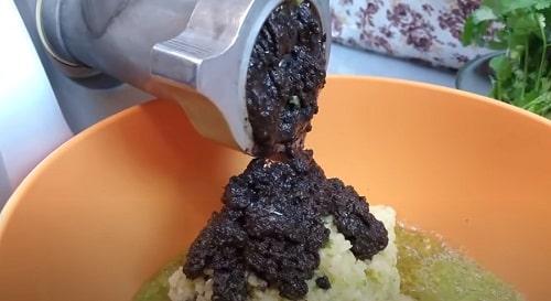 Аджика абхазская сырая. Абхазская аджика — классические домашние рецепты острой приправы