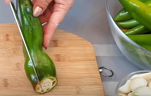 Аджика абхазская сырая. Абхазская аджика — классические домашние рецепты острой приправы