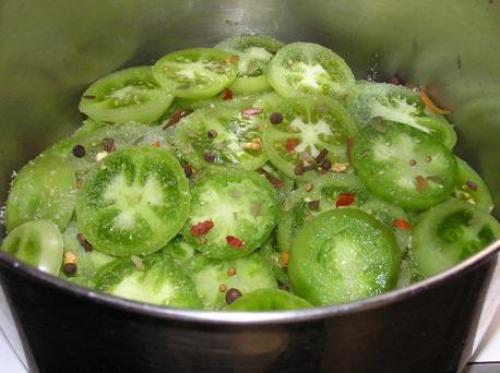 Быстрый рецепт малосольных зеленых помидоров в кастрюле: простота и вкус 09 Быстрый рецепт малосольных зеленых помидоров в кастрюле: простота и вкус 09