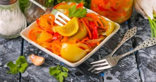 Маринованные зеленые помидоры с перцем и чесноком: простой рецепт домашнего приготовления 03 Маринованные зеленые помидоры с перцем и чесноком: простой рецепт домашнего приготовления 03