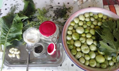 Быстрый рецепт малосольных зеленых помидоров в кастрюле: простота и вкус 01 Быстрый рецепт малосольных зеленых помидоров в кастрюле: простота и вкус 01