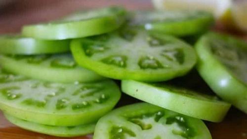 Какие полезные свойства имеют маринованные зеленые помидоры с перцем и чесноком. Можно ли есть зеленые помидоры: польза и вред для организма человека в свежем и соленом виде
