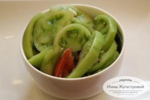 Какие ингредиенты необходимы для приготовления быстромаринованных зеленых помидоров. Быстрые маринованные зеленые помидоры, простой салат и пикантная закуска