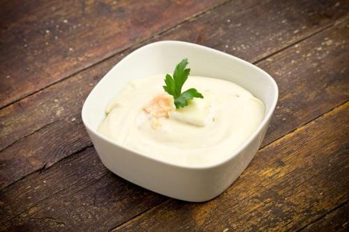 Какой соус лучше всего подходит для салата из зеленых помидоров с зеленью и чесноком. 20 заправок, которые сделают салат незабываемым