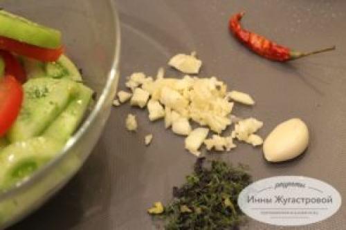 Какие ингредиенты необходимы для приготовления быстромаринованных зеленых помидоров. Быстрые маринованные зеленые помидоры, простой салат и пикантная закуска