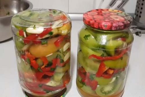 Можно ли заготовить салат из зеленых помидоров с зеленью и чесноком на зиму. Как приготовить очень вкусный салат из зеленых помидор на зиму без стерилизации