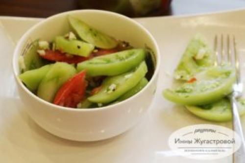 Какие ингредиенты необходимы для приготовления быстромаринованных зеленых помидоров. Быстрые маринованные зеленые помидоры, простой салат и пикантная закуска