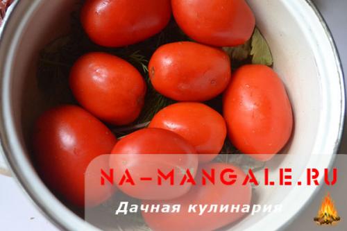 Сколько времени требуется для засолки помидоров холодным способом. Сколько времени солятся помидоры холодным способом. Как засолить томаты в кастрюле или банке. Использование соленых помидоров в блюдах