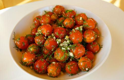 Как долго маринуются помидоры для такой закуски. Маринованные помидоры с чесноком и зеленью (рецепт быстрого приготовления)
