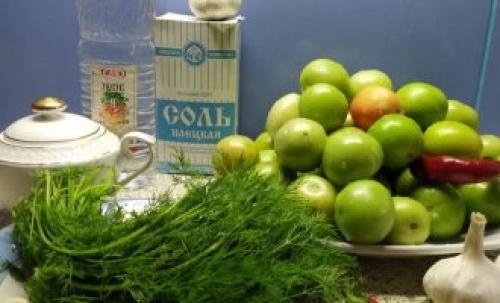 Как лучше подавать закуску из зелёных помидоров с чесноком. Зеленые помидоры с чесноком