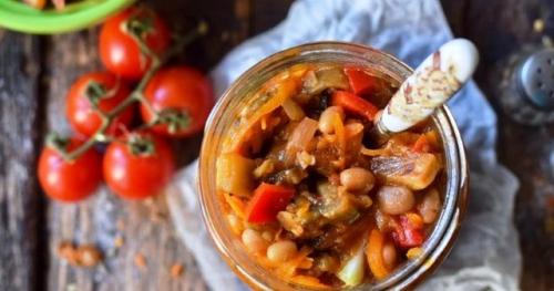 Салат на зиму из баклажанов, сладких перцев и помидоров. 15 вкусных салатов из баклажанов на зиму: самые лучшие и простые рецепты