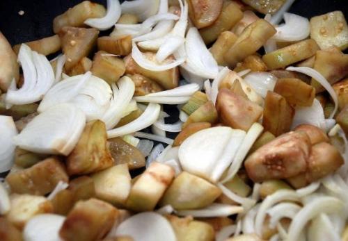 Лечо из баклажан на сковороде. Лечо из обжаренных баклажанов без уксуса