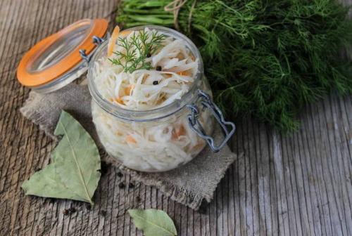 Рассол для капусты. Капуста квашеная в рассоле в банке — 5 рецептов хрустящей и сочной капусты