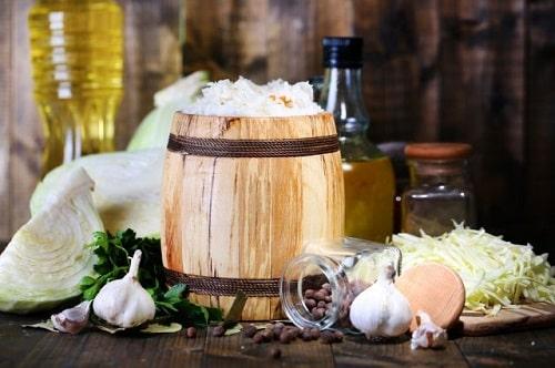 Квашеная капуста в трехлитровой банке без сахара. Квашеная капуста без соли и сахара — классические рецепты