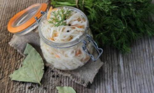 Рассол для капусты. Капуста квашеная в рассоле в банке — 5 рецептов хрустящей и сочной капусты