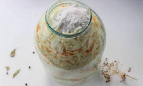 Рассол для капусты. Капуста квашеная в рассоле в банке — 5 рецептов хрустящей и сочной капусты